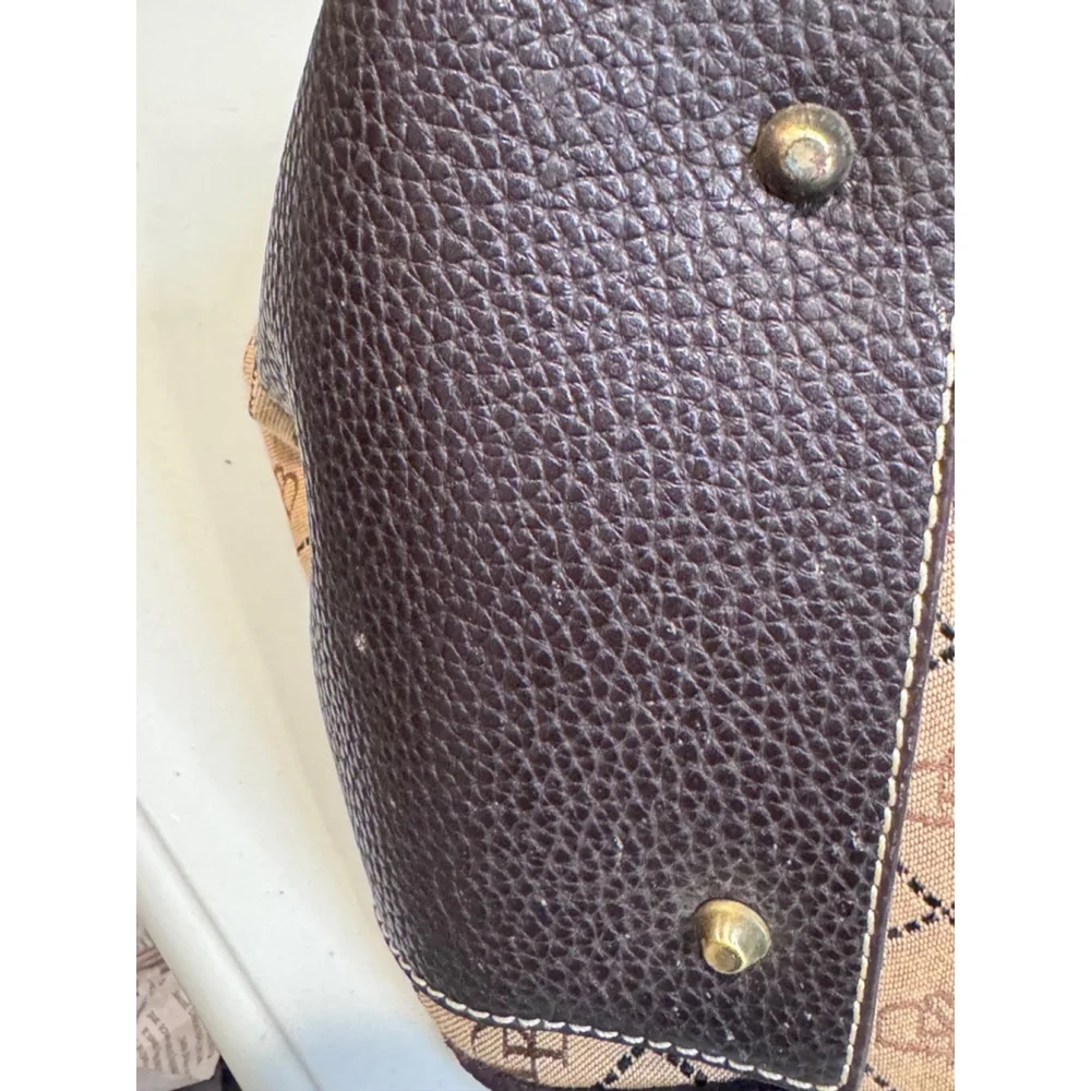 Dooney & Bourke this pre